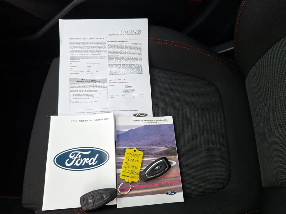 Ford Fiesta 1.0 EcoBoost Hybrid ST-Line 125 pk | Stoel- stuur en voorruitverwarming | Navigatie via Apple Carplay & Android auto | Parkeer sensoren