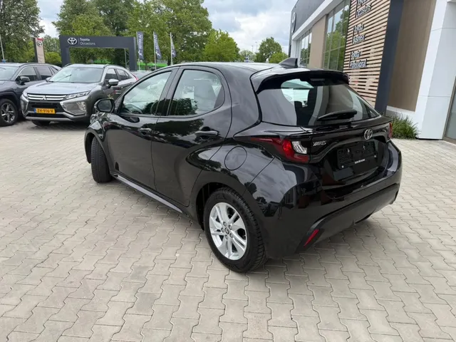 Toyota Yaris 1.5 Hyb. Dynamic Limited | Parkeersensoren V+A | All Seasons