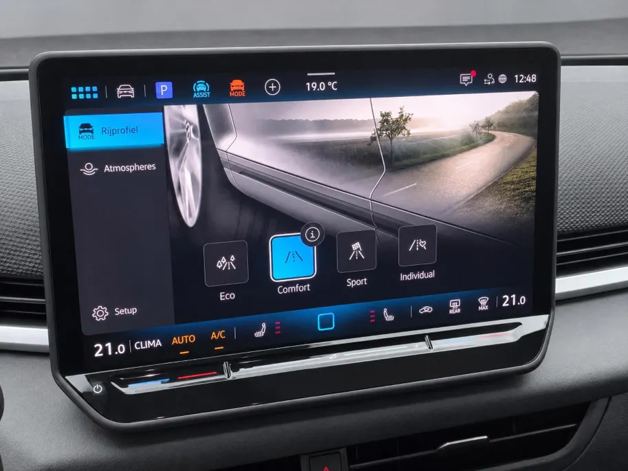 Volkswagen T-Roc 1.5 eTSI 150pk DSG R-Line First Edition · Camera · Apple/Android Car Play · Elek. Achterklep · Matrix LED · Stoel-& Stuurverwarming · 18'' Inch ·