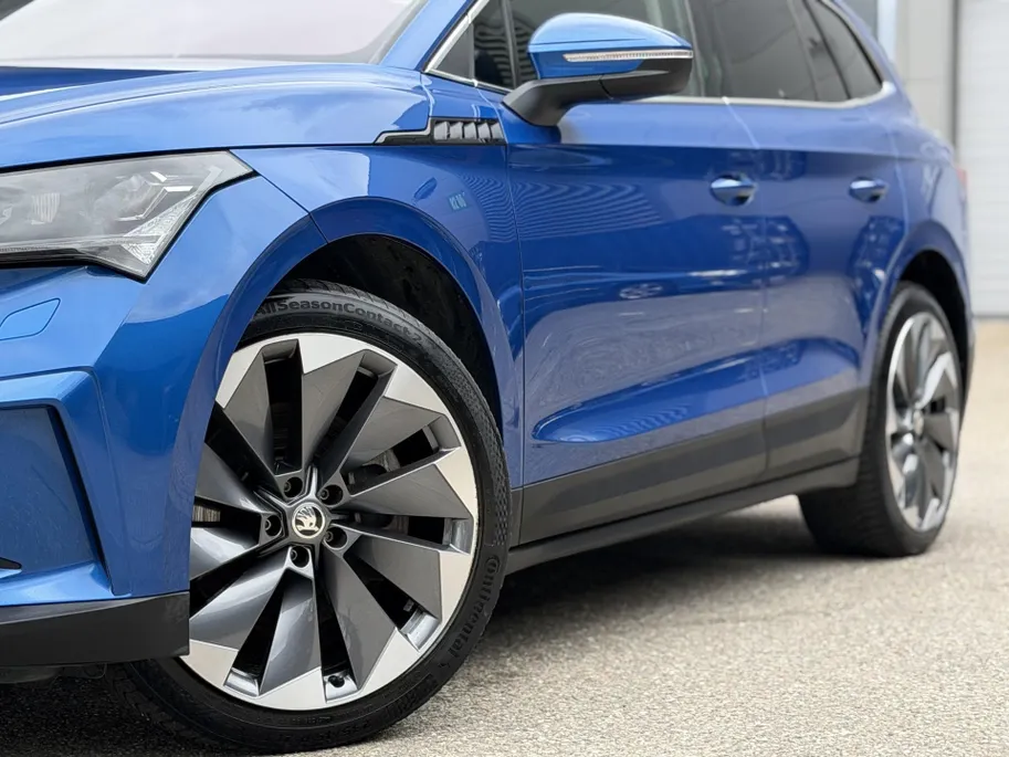 Škoda Enyaq iV 80 | Elektrisch verstelbare stoelen incl. geheugenfunctie | Stoel- en stuurverwarming | Elektrisch bedienbare achterklep | Lederen bekleding | Achteruitrijcamera | Parkeersensoren voor- en achter | Apple/Android Carplay