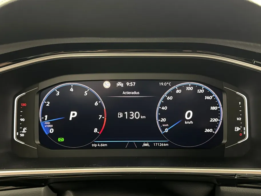 Volkswagen T-Roc 1.5 TSI R-Line DSG Automaat | IQ Light | Elektrische Achterklep | Winterpakket