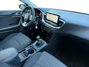 Kia Ceed Sportswagon 1.5 T-GDi DynamicLine 140 PK | Cruise Control Adaptief | Camera | Carplay | Navi | LM Velgen | 140 PK | Fabrieksgarantie 19-8-2031 +3x 1 jaar* | NAP