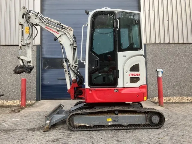 Takeuchi TB325R