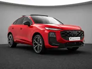 Audi Q3 Sportback 1.5 200kW e-hybrid S edition 272 PK · Tech pro · Glazen panoramadak · Sportstoelen alcantara met rode stiksels