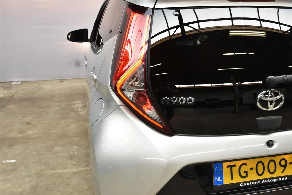 Toyota Aygo 1.0 VVT-i X First I Apple Carplay - Android Auto