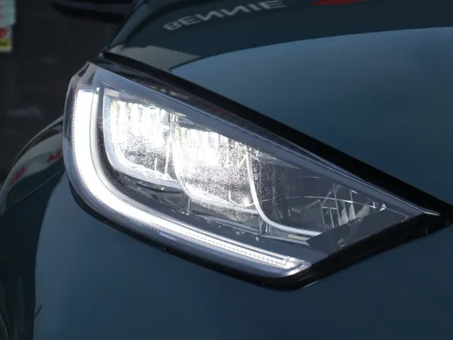 Toyota Yaris 1.5 Hybrid 115 Dynamic Comfort Pack | V+A Sensoren | Stoel & St