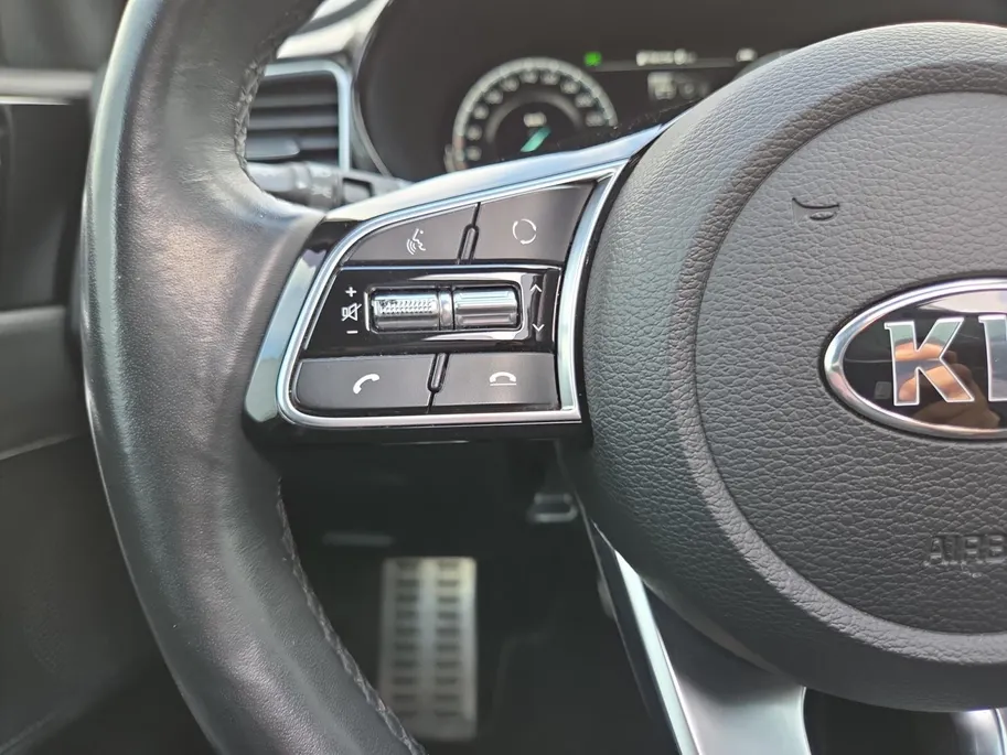 Kia Ceed Sportswagon 1.6I PHEV ExecutiveLine | Automaat | Dealer onderhouden | Panorama dak | Stoelverwarming en Ventilatie | Dodehoek Detectie | Leder | Carplay | Camera | Cruise Control Adaptief |
