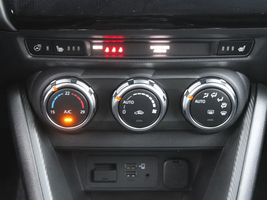 Mazda 2 1.5 e-SkyActiv-G 90PK 6MT Homura | Stuur-/stoelverwarming | Camera | Dodehoek detectie | LED | 16' LM | Carplay | Clima | Cruise |
