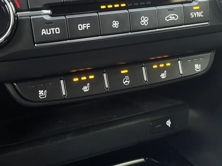 Kia Ceed 1.4 T-GDi ExecutiveLine | Trekhaak | Navi | Clima | Camera | JBL | Cruise Control