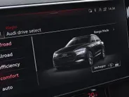 Audi e-tron 55 quattro edition 300kW/408PK 95 kWh · Panoramadak · Trekhaak · Stoelverwarming ·