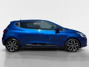 Renault Clio 90PK TCe Intens | Camera | Parkeersensoren | Lichmetalen Velgen | Climate Control | Cruise Control | Licht & Regensenor | Armsteun | Full LED | Keyless Entry |