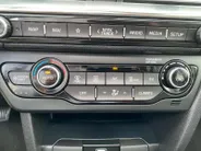 Kia e-Niro DynamicPlusLine 64 kWh | Climate control | Navigatie | Parkeercamera | Stoel + stuurverwarming | Keyless | Schuif-kanteldak | Line assist |