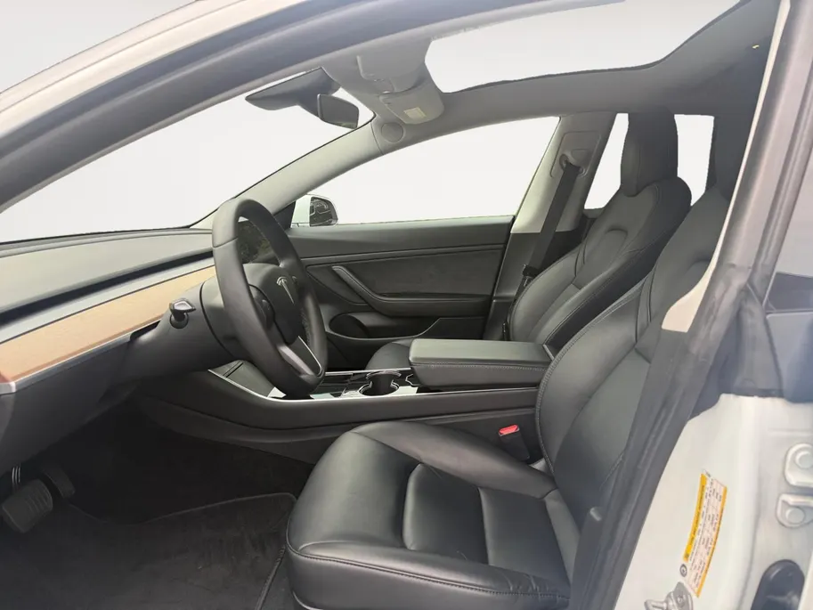 Tesla Model 3 Standard RWD Plus 60 kWh 87,8% SoH | 448Km Actieradius | Goed onderhouden! | Panoramadak | Elektr. Stoelen | Autopilot | 12 maanden garantie! |