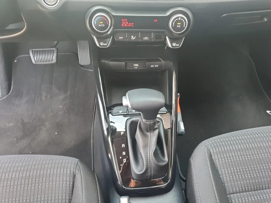 Kia Stonic 1.0 T-GDi MHEV DynamicPlusLine | Stoel en stuurverwarming | Climate control | Navigatie | Camera | Keyless met startknop | Apple Carplay / Android Auto |