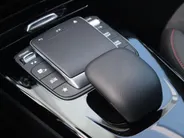 Mercedes-Benz A-Klasse 180 AMG Line l Panorama dak l Keyless entry l Achteruitrij camera l Stoelverwarming