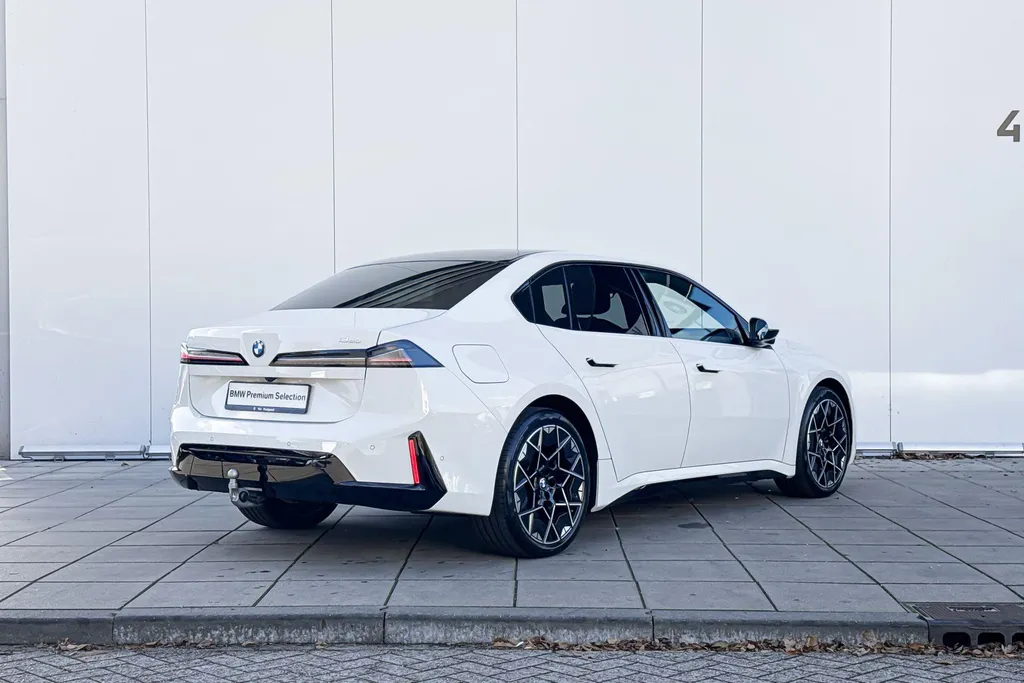 BMW i3 Sedan 50 xDrive First Edition
