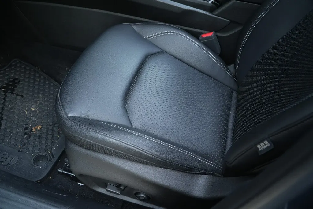 Jeep Compass 4xe 240 PK Hybrid S | Leder | Pano | Safety | Winter | 19'