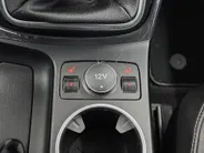 Ford Kuga 1.5 Titanium - 2.000 kg trekgewicht - TREKHAAK - VOORRUITVERWARMING - PARKEERSENSOREN V+A
