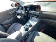 Hyundai Kona EV Premium 64 kWh | LAGE KM STAND! | Leder | Stoel- stuurverwarming | Navi