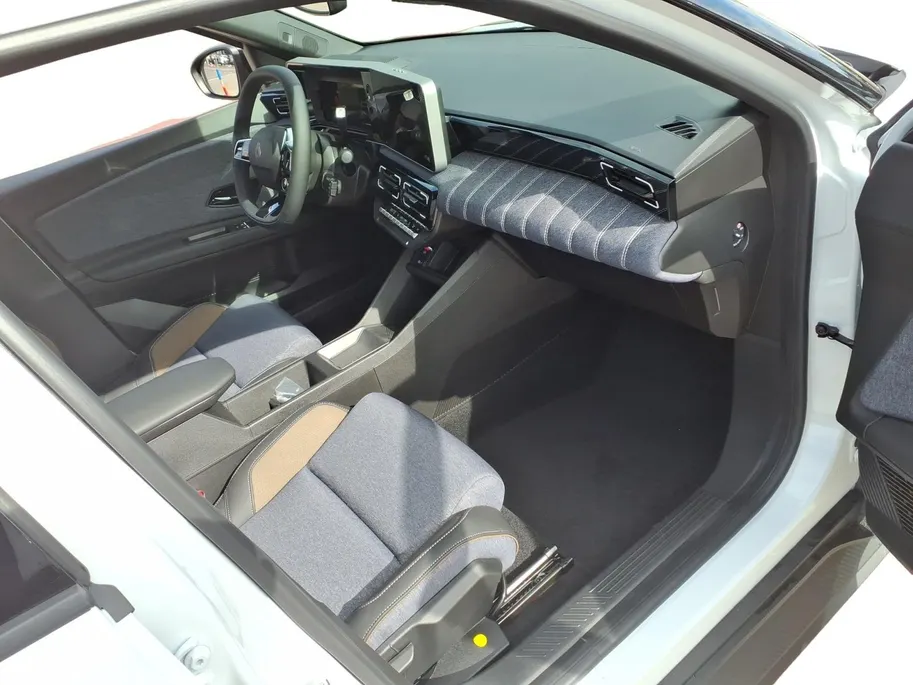 Renault 5 urban range techno 40 kWh NU MET 1.600,- VOORRAAD KORTING  | €800,- korting | Stoel/stuurverwarming | Carplay | ACC | Camera | PDC |