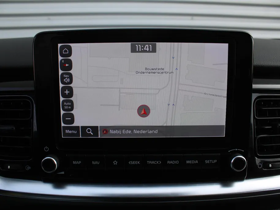 Kia Stonic 1.0 T-GDi MHEV DynamicLine | Stoelverwarming | Camera | Parkeersensor v+a | Clima | Navi | Apple Carplay/Android Auto | 15" LM | Cruise |
