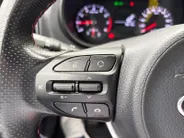 Kia Picanto 1.0 MPi GT-Line Edition Apple Carplay/Android Auto , navi , cruise , lm velgen , tel , camera , usb , sport stoelen , super mooie uitvoering . auto is voorzien van een nieuwe koppeling