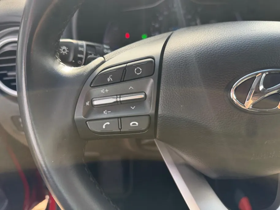 Hyundai Kona EV Fashion 64 kWh 204PK | Warmtepomp | SOH 100 % | Navigatie | Apple Carplay & Android Auto | Adaptive cruise control | Climate control | Head-up display | Parkeersensoren achter | Trekhaak |