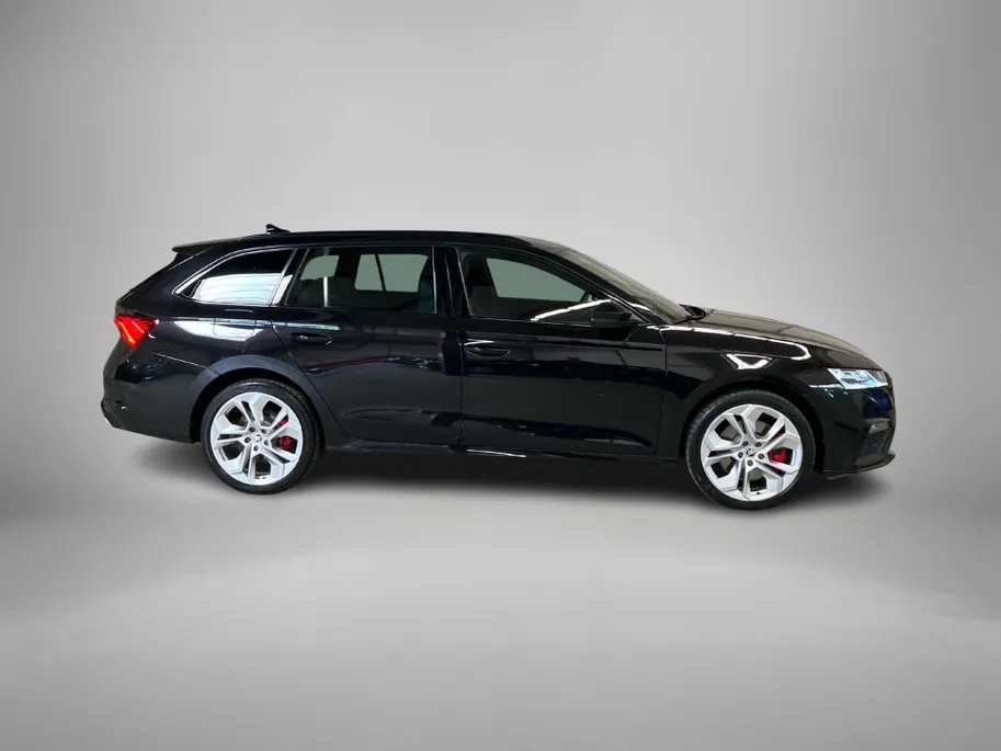 Škoda Octavia Combi 1.4TSI 180kW/245PK iV PHEV RS · Navigatie · Leder/Alcantara · Apple/Android Car Play · Elektrische stoelverstelling ·
