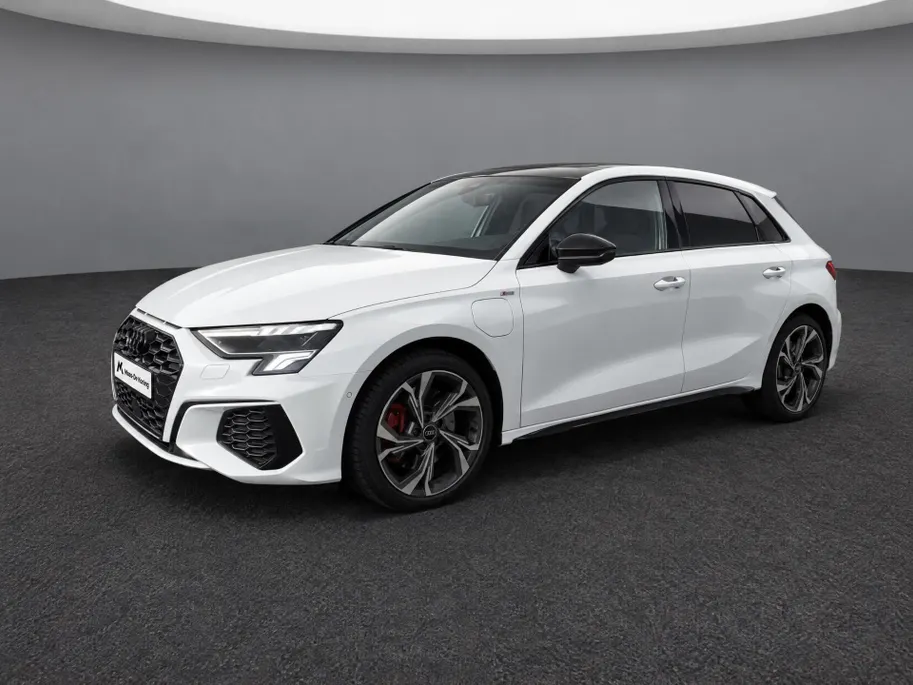 Audi A3 Sportback 45 TFSI e 245pk S edition Competition · Panoramadak · Camera · Apple/Android Car Play · Trekhaak · Stoelverwarming · Adaptive Cruise Control · Keyless · Dodehoeksensor · Elektrische kofferbak · Garantie t/m 21-02-2029 of 100.000km