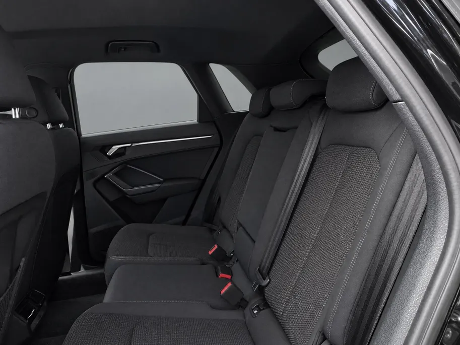 Audi Q3 45 TFSIe 245pk S edition · Camera · Apple/Android Car Play · Stoelverwarming ·  Navigatie · Elek. Achterklep · Keyless · 19'' Inch ·