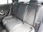 Mercedes-Benz A-Klasse 250 e AMG Line | HUD | Multispaak | LED | Navigatie | Camera | Automaat