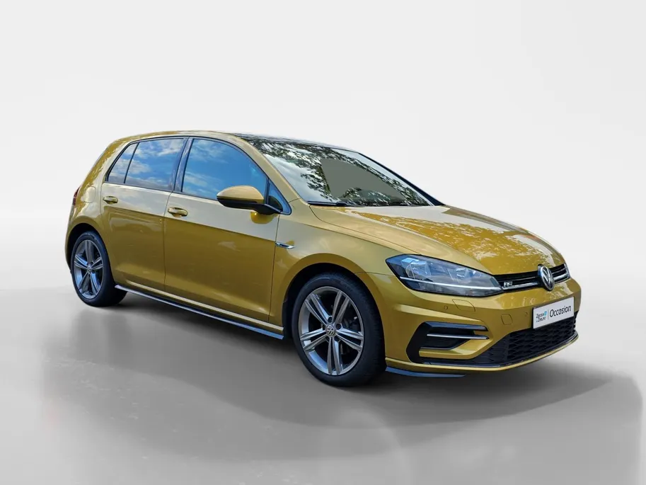 Volkswagen Golf 1.0 TSI Highline Business R | Panoramadak | Virtual Cockpit | Achteruitrijcamera | Apple/Android Auto | Dynaudio | 12 maanden garantie |