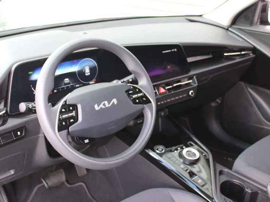Kia Niro EV Light Edition 64.8 kWh | Camera | Cruise adapt. | Clima | 17' LM | Navi | Keyless | All season banden | 17% bijtelling |