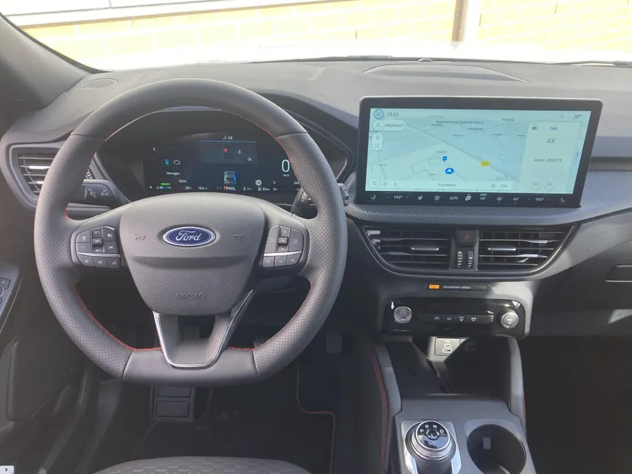 Ford Kuga 2.5 PHEV ST-Line 243 pk 360 graden camera - Elektisch wegklapbare trekhaak - Winter Pack - BLISS