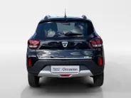 Dacia Spring Comfort Plus 27 kWh Automaat | 1e eigenaar | Navi | Bluetooth | Apple CarPlay/Android Auto | Lichtmetalen Velgen | Parkeersensoren | Airco | Elektrische Ramen |