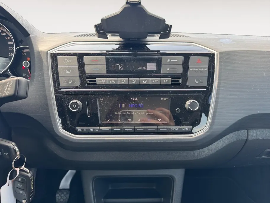 Volkswagen up! 1.0 TSI BMT cross up! | Parkeercamera | Stoel + Stuurverwarming | Climate control | Bluetooth | Lm-velgen