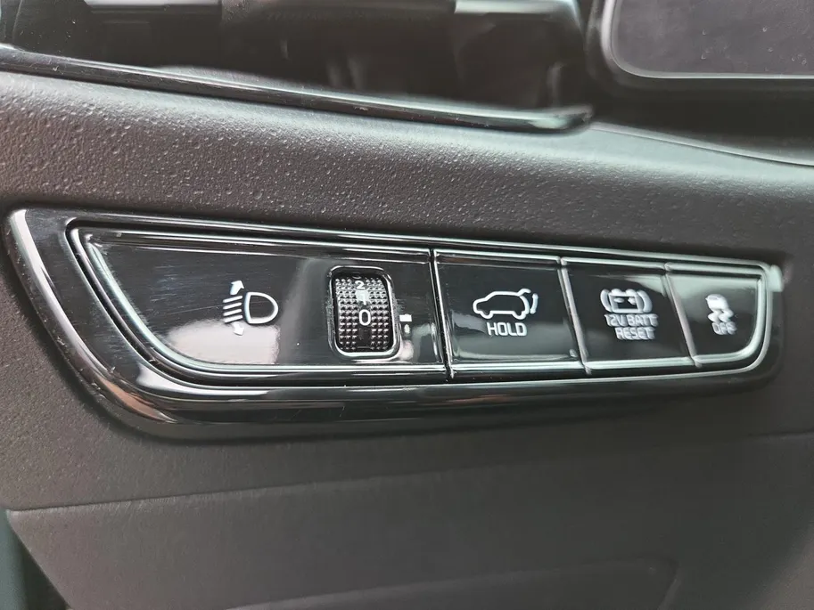 Kia Niro 1.6 GDi Hybrid ExecutiveLine Meest luxe uitvoering | Dealer onderhouden | Schuif-/kanteldak | Cruise Control Adaptief | Dodehoek Detectie | Head up Display | Stoelverwarming en Ventilatie | Harman/Kardon | Android & Carplay | NAP