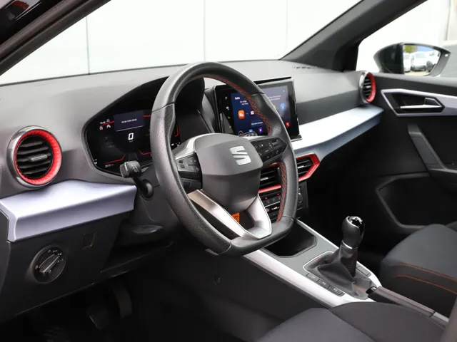 SEAT Arona 1.0 TSI FR 110 PK 110 PK | 6 Versnellingen | CRUISE | NAVI | PDC