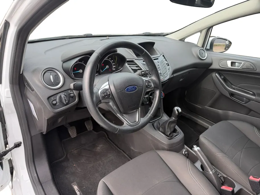 Ford Fiesta 1.0 Style Ultimate | Dealer onderhouden | NL auto | Navigatie | Parkeersensoren voor en achter | Achteruitrijcamera | 15' lichtmetalen velgen | Airco | Cruise control | Bluetooth | Privacy glas | Bovag garantie |