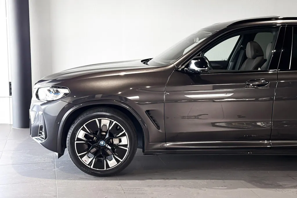 BMW iX3 High Executive