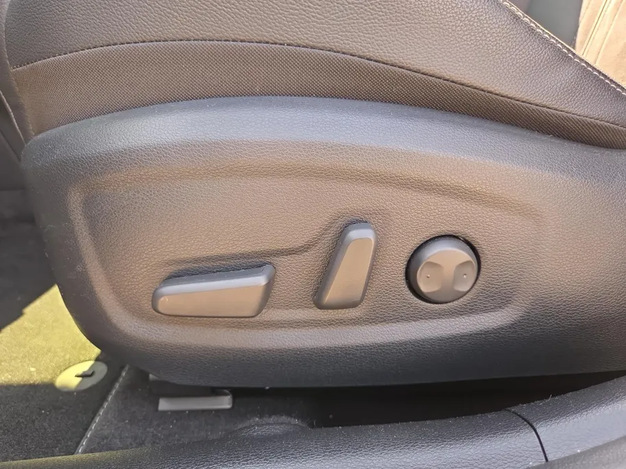 Kia Ceed 1.5 T-GDi GT-PlusLine Automaat | 140 PK | Schuif-kanteldak | JBL | Elektr. verstelbare bestuurdersstoel met geheugenfunctie |  18' lichtmetalen velgen | Dodehoek detectie  | Metallic lak | Fabrieksgarantie t/m 8-4-2032 + 3x 1 jaar*  | NAP