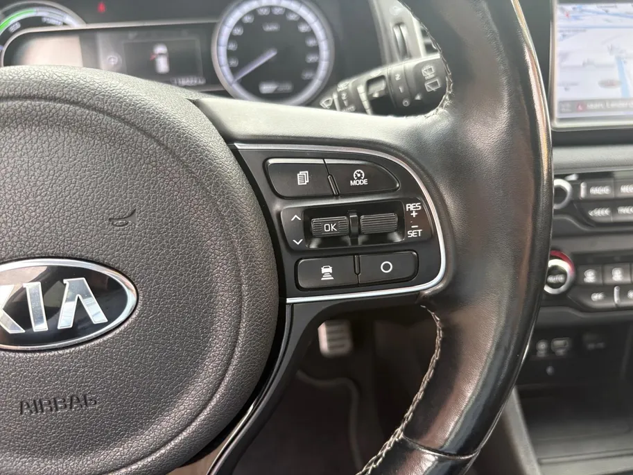 Kia Niro 1.6 GDi Hybrid ExecutiveLine | Trekhaak | Stoel verwarming en koeling | Lederen bekleding | Navigatie | Dodehoek detectie | Apple Carplay / Android Auto | Verbruik 1 op 20!