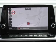 Kia Picanto 1.0 DPI GT-Line | Stuur-/stoelverwarming | Schuifdak | Camera | Dodehoek detectie | Telefoonlader | Clima | Navi | 16' LM | LED | Cruise |