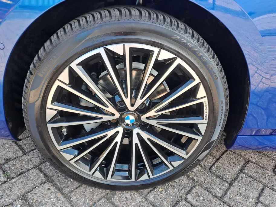 BMW 2 Serie Active Tourer 220i AUTOMAAT | Sensoren | Navigatie | Cruise | 360 Camera | Head-up display | Elektrisch verstelbare stoel | Apple Carplay/Android Auto