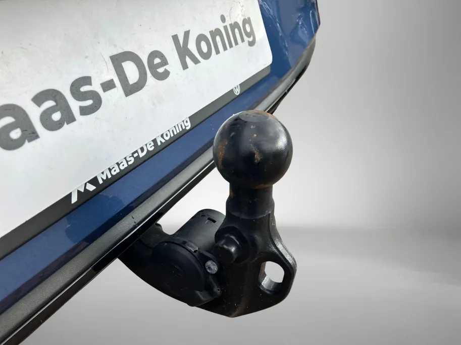 Volkswagen Golf 1.5eHybrid 200kW/272PK GTE Black Style · Panoramadak · Trekhaak · Camera ·  Apple/Android Car Play · Garantie t/m 10-09-2030 of 10000km.