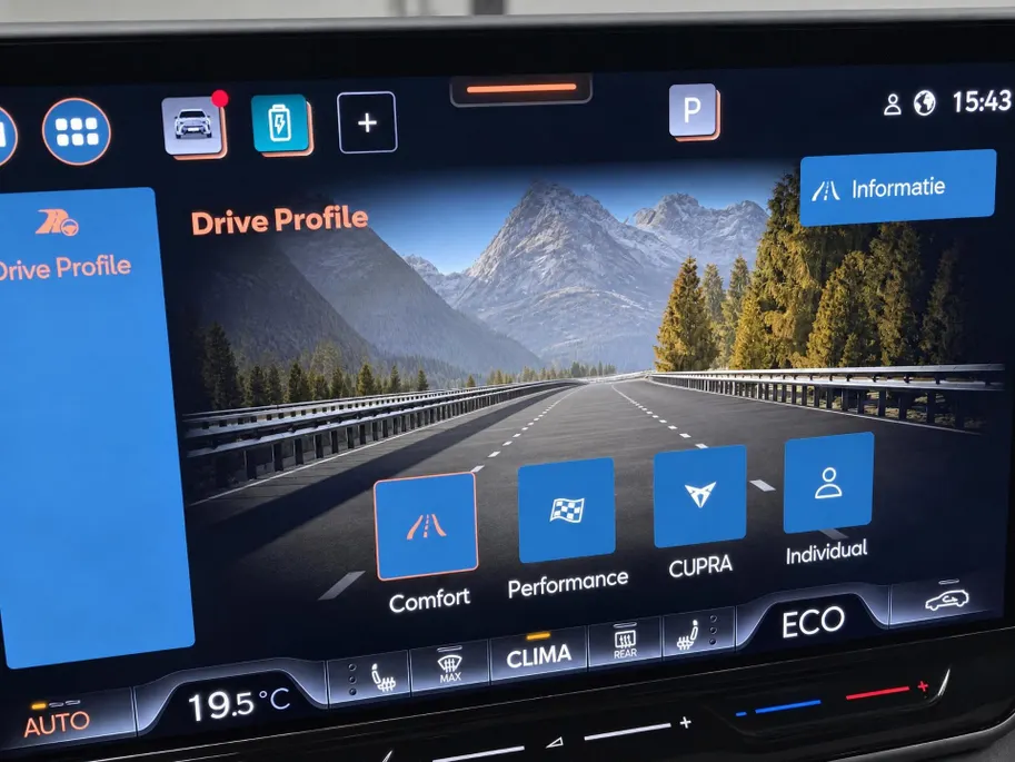 CUPRA Terramar 1.5TSIe-Hybrid 200kW/272PK VZ · Panoramadak · Trekhaak · 360°Camera · Sennheiser sound · Garantie t/m 28-04-2030 of 100000km.