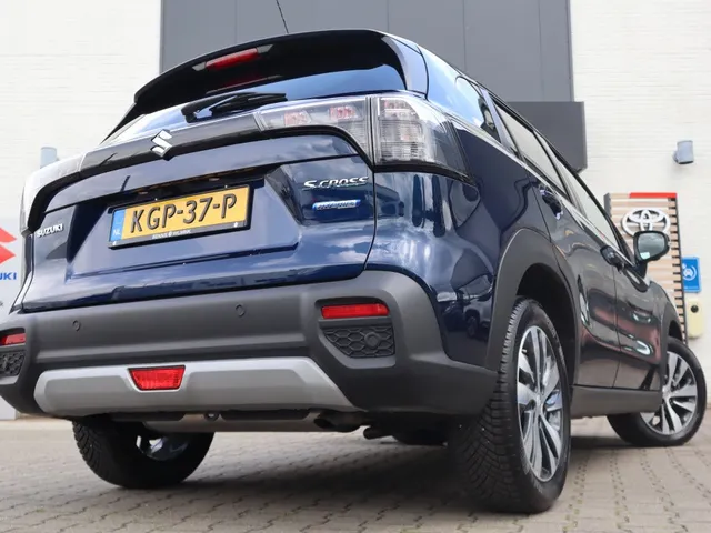 Suzuki S-Cross 1.4 BoosterJet Style Hybrid All Seasons | 360 camera | Leder