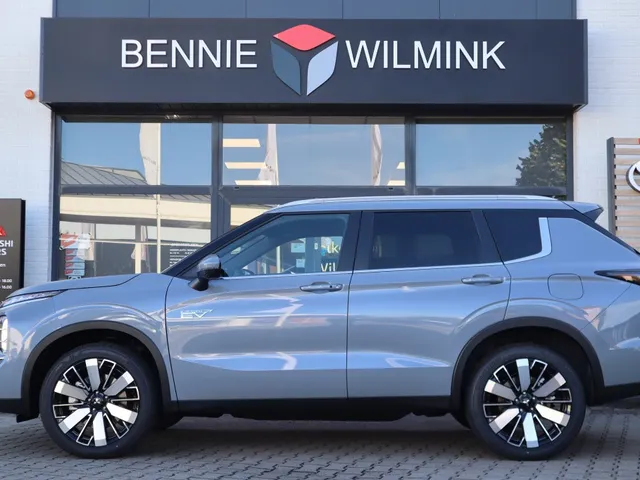 Mitsubishi Outlander 2.4 PHEV Intense+ | Stoel/Stuur Verwarming | Apple/Android Auto | 360* Camera |