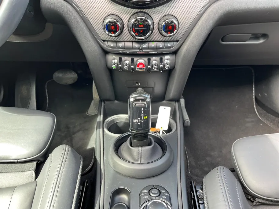MINI Countryman 1.5 Cooper MINI Yours |achteruitrijcamera| Extra getint glas |Cruise control adaptief| Comfortstoel(en)| Lederen bekleding| 12 maanden Bovag Garantie|