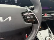 Kia Niro EV ExecutiveLine 64.8 kWh | Meest luxe uitvoering | Head up display | Stoelverwarming en ventilatie | Schuif/ Kantel dak | Cruise Control Adaptief | Carplay | Fabrieksgarantie t/m 4-2032 | NAP